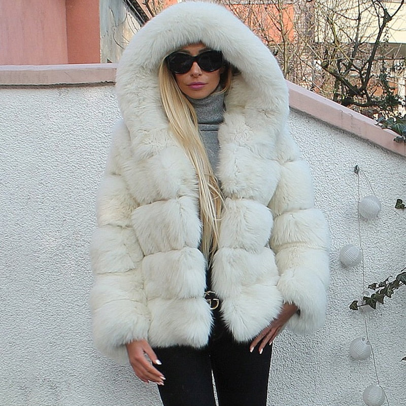 Luxury Faux Fox Fur Coat Women Short Winter Jacket with Big Fur Hood Thick Warm Overcoat 2020 New Fashion Flurry Fake Fur Coats